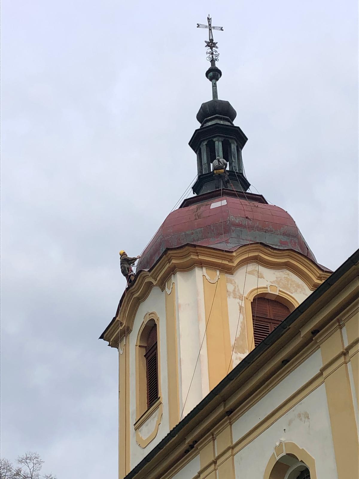 Oprava a výměna oplechování na historické střeše v centru Prahy